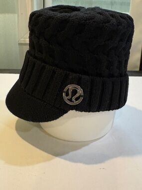 lululemon athletica Women's Black Knit Cadet Cap 100% Merino Wool Rib Knit Brim
